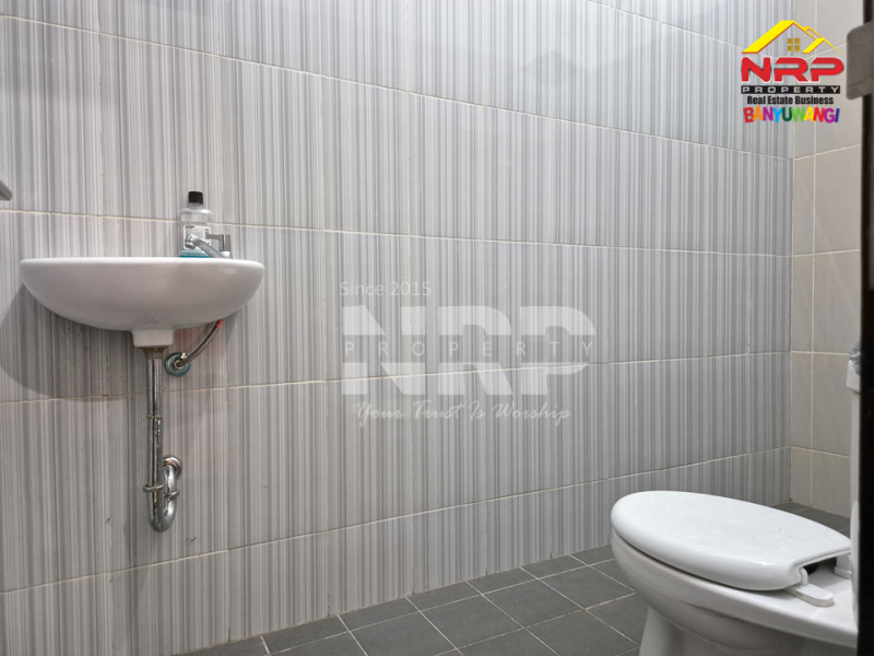 Disewakan Rumah Full Furniture di Banyuwangi Residance - Dadapan  Disewakan Rumah Full Furniture di Banyuwangi Residance - Dadapan  Disewakan&nbsp;Rumah Exclusive Full Furniture di dalam Kawasan El Royal Hotel&nbsp; - Banyuwangi
Lokasi Sangat Strategis di Lingkungan yang Sedang NRP BANYUWANGI
