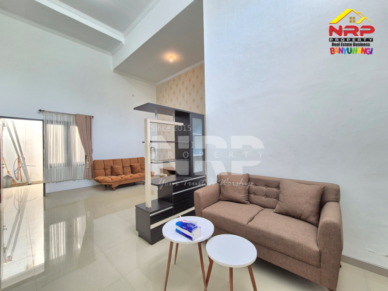Disewakan Rumah Full Furniture di Banyuwangi Residance - Dadapan  Disewakan Rumah Full Furniture di Banyuwangi Residance - Dadapan  Disewakan&nbsp;Rumah Exclusive Full Furniture di dalam Kawasan El Royal Hotel&nbsp; - Banyuwangi
Lokasi Sangat Strategis di Lingkungan yang Sedang NRP BANYUWANGI