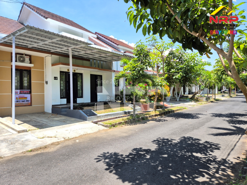 Disewakan Rumah Full Furniture di Banyuwangi Residance - Dadapan  Disewakan Rumah Full Furniture di Banyuwangi Residance - Dadapan  Disewakan&nbsp;Rumah Exclusive Full Furniture di dalam Kawasan El Royal Hotel&nbsp; - Banyuwangi
Lokasi Sangat Strategis di Lingkungan yang Sedang NRP BANYUWANGI