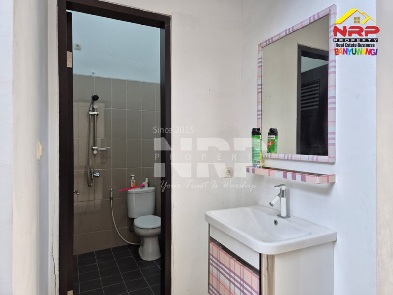 Disewakan Rumah Full Furniture di Banyuwangi Residance - Dadapan  Disewakan Rumah Full Furniture di Banyuwangi Residance - Dadapan  Disewakan&nbsp;Rumah Exclusive Full Furniture di dalam Kawasan El Royal Hotel&nbsp; - Banyuwangi
Lokasi Sangat Strategis di Lingkungan yang Sedang NRP BANYUWANGI