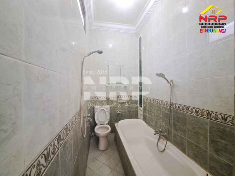 DIJUAL RUMAH EXCLUSIVE DI TAMANBARU - BANYUWANGI DIJUAL RUMAH EXCLUSIVE DI TAMANBARU - BANYUWANGI DIJUAL RUMAH EXCLUSIVE DI TAMANBARU - BANYUWANGI
Terletak di Kawasan Perumahan dengan keamanan&nbsp;
Rumah klasik dengan desain yang timeless, halaman luas, NRP BANYUWANGI