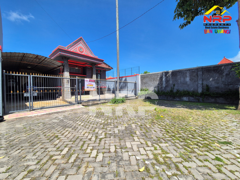 DIJUAL RUMAH EXCLUSIVE FULL FURNITURE DI TAMANBARU - BANYUWANGI DIJUAL RUMAH EXCLUSIVE FULL FURNITURE DI TAMANBARU - BANYUWANGI DIJUAL RUMAH EXCLUSIVE FULL FURNITURE DI TAMANBARU - BANYUWANGI
Terletak di Kawasan Perumahan dengan keamanan&nbsp;
Rumah klasik pojok dengan desain yang NRP BANYUWANGI