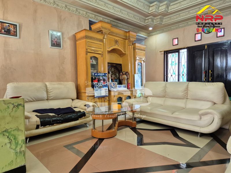 DIJUAL RUMAH EXCLUSIVE FULL FURNITURE DI TAMANBARU - BANYUWANGI DIJUAL RUMAH EXCLUSIVE FULL FURNITURE DI TAMANBARU - BANYUWANGI DIJUAL RUMAH EXCLUSIVE FULL FURNITURE DI TAMANBARU - BANYUWANGI
Terletak di Kawasan Perumahan dengan keamanan&nbsp;
Rumah klasik pojok dengan desain yang NRP BANYUWANGI
