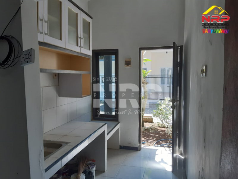 Dijual Rumah Exclusive Hook Di Perum. Madania Residence - Genteng Dijual Rumah Exclusive Hook Di Perum. Madania Residence - Genteng Dijual Rumah Exclusive Hook Di Perum. Madania Residence - Genteng
Lokasi Strategis, Pusat Bisnis, Dekat Perbelanjaan dan Fasilitas Pendidikan
Lingkungan NRP BANYUWANGI