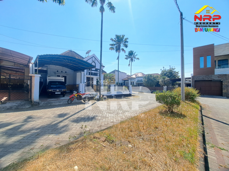 DIJUAL RUMAH EXCLUSIVE HOOK DI TAMANBARU - BANYUWANGI DIJUAL RUMAH EXCLUSIVE HOOK DI TAMANBARU - BANYUWANGI DIJUAL RUMAH EXCLUSIVE HOOK DI TAMANBARU - BANYUWANGI
Terletak di Kawasan Perumahan dengan keamanan&nbsp;
Rumah klasik dengan desain yang timeless, halaman NRP BANYUWANGI