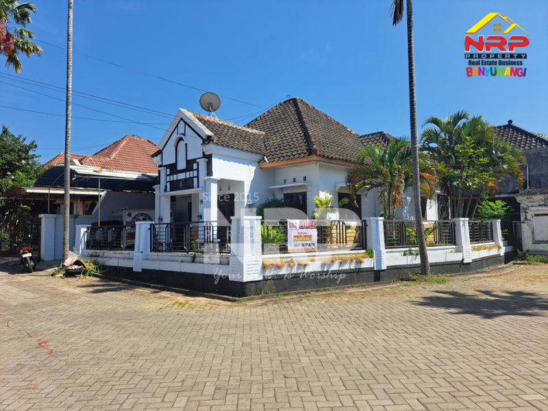DIJUAL RUMAH EXCLUSIVE HOOK DI TAMANBARU - BANYUWANGI DIJUAL RUMAH EXCLUSIVE HOOK DI TAMANBARU - BANYUWANGI DIJUAL RUMAH EXCLUSIVE HOOK DI TAMANBARU - BANYUWANGI
Terletak di Kawasan Perumahan dengan keamanan&nbsp;
Rumah klasik dengan desain yang timeless, halaman NRP BANYUWANGI