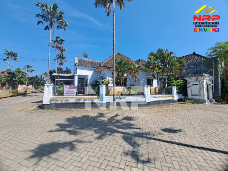 DIJUAL RUMAH EXCLUSIVE HOOK DI TAMANBARU - BANYUWANGI DIJUAL RUMAH EXCLUSIVE HOOK DI TAMANBARU - BANYUWANGI DIJUAL RUMAH EXCLUSIVE HOOK DI TAMANBARU - BANYUWANGI
Terletak di Kawasan Perumahan dengan keamanan&nbsp;
Rumah klasik dengan desain yang timeless, halaman NRP BANYUWANGI