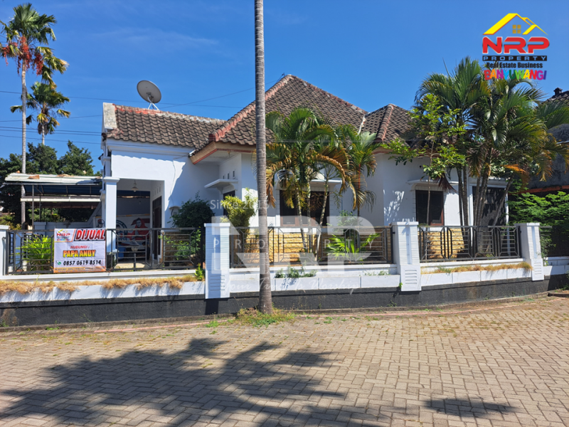 DIJUAL RUMAH EXCLUSIVE HOOK DI TAMANBARU - BANYUWANGI DIJUAL RUMAH EXCLUSIVE HOOK DI TAMANBARU - BANYUWANGI DIJUAL RUMAH EXCLUSIVE HOOK DI TAMANBARU - BANYUWANGI
Terletak di Kawasan Perumahan dengan keamanan&nbsp;
Rumah klasik dengan desain yang timeless, halaman NRP BANYUWANGI