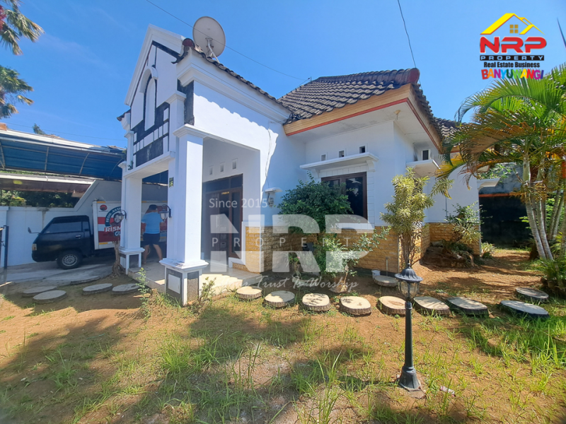 DIJUAL RUMAH EXCLUSIVE HOOK DI TAMANBARU - BANYUWANGI DIJUAL RUMAH EXCLUSIVE HOOK DI TAMANBARU - BANYUWANGI DIJUAL RUMAH EXCLUSIVE HOOK DI TAMANBARU - BANYUWANGI
Terletak di Kawasan Perumahan dengan keamanan&nbsp;
Rumah klasik dengan desain yang timeless, halaman NRP BANYUWANGI