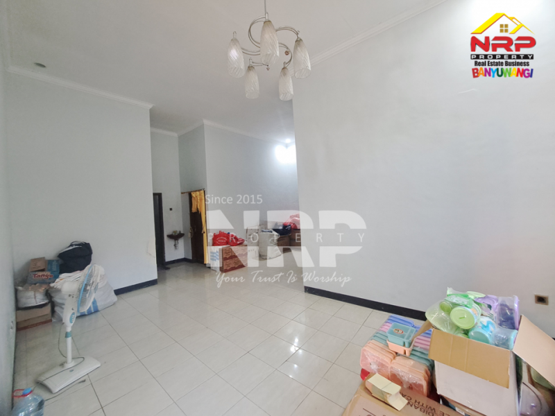 DIJUAL RUMAH EXCLUSIVE HOOK DI TAMANBARU - BANYUWANGI DIJUAL RUMAH EXCLUSIVE HOOK DI TAMANBARU - BANYUWANGI DIJUAL RUMAH EXCLUSIVE HOOK DI TAMANBARU - BANYUWANGI
Terletak di Kawasan Perumahan dengan keamanan&nbsp;
Rumah klasik dengan desain yang timeless, halaman NRP BANYUWANGI
