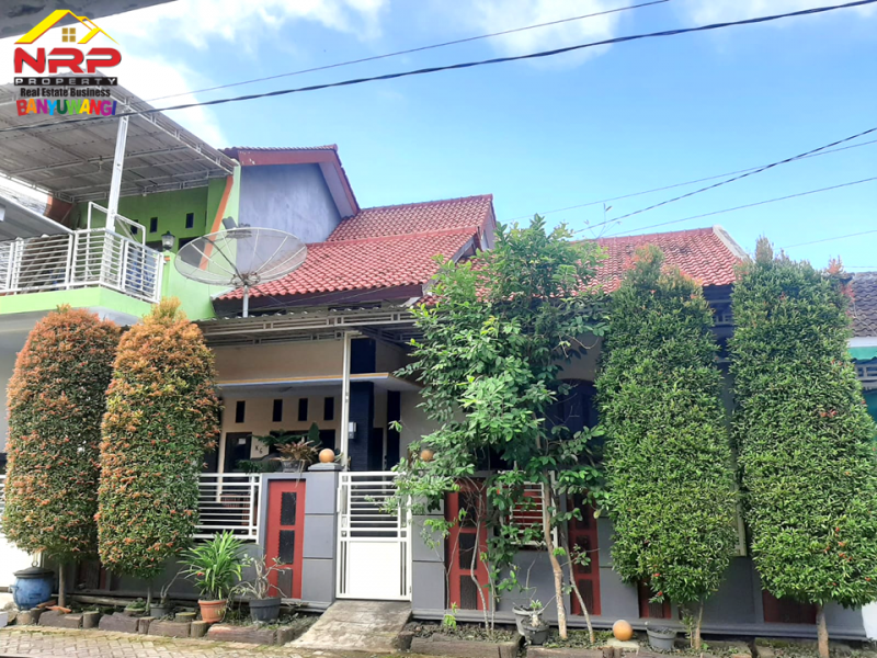 Dijual Rumah Exclusive Lantai 2 Siap Huni di Perum. Brawijaya Regency - Banyuwangi Dijual Rumah Exclusive Lantai 2 Siap Huni di Perum. Brawijaya Regency - Banyuwangi Dijual Rumah Exclusive Lantai 2 Siap Huni di Perum. Brawijaya Regency - Banyuwangi
Sangan Cocok Untuk Hunian Dekat dengan Fasilitas Pendidikan, Perbelanjaan, NRP BANYUWANGI