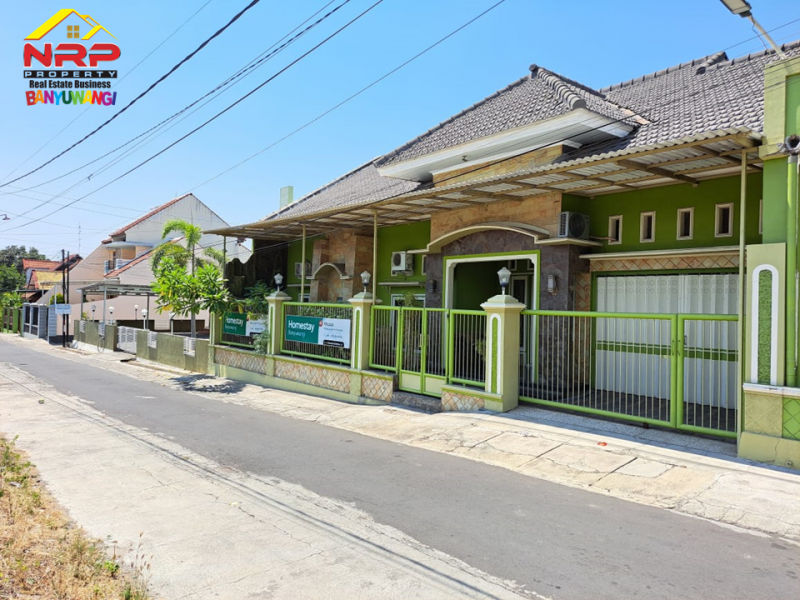 Dijual Rumah Exclusive Strategis di Pusat Kota Banyuwangi Dijual Rumah Exclusive Murah Strategis di Pusat Kota Banyuwangi Dijual Rumah Exclusive Strategis di Pusat Kota Banyuwangi
Hunian dengan Premium Location dekat Kantor Pemerintahan Banyuwangi&nbsp;
Cocok untuk hunian maupun NRP BANYUWANGI
