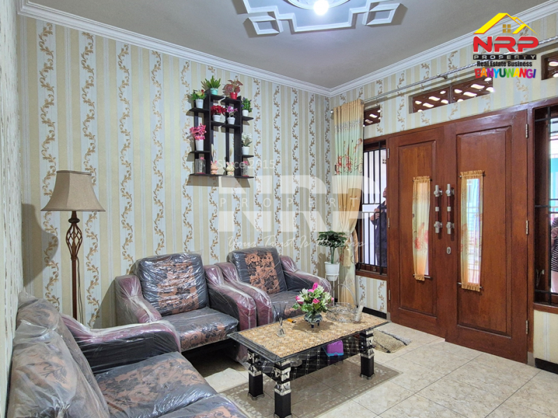 Dijual Rumah Full Furniture dan Siap Huni di Pengantigan Banyuwangi.  Rumah murah banyuwangi kota  Dijual Rumah Full Furniture dan Siap Huni di Pengantigan Banyuwangi.&nbsp;
Hunian bersih terletak di Pusat Kota. Dekat dengan RSUD Blambangan, RS Yasmin dan NRP BANYUWANGI