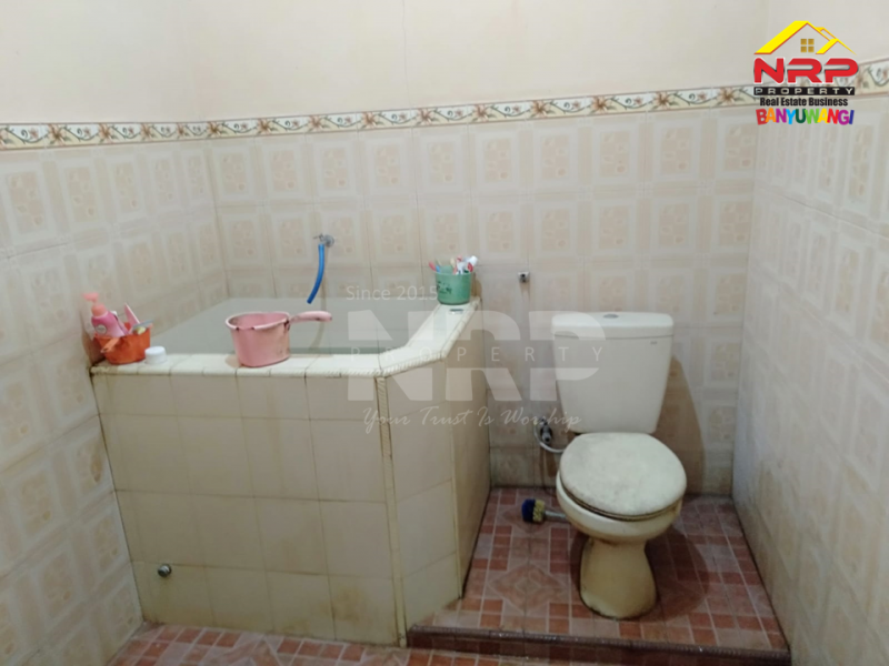 Dijual Rumah Full Furniture di Rogojampi - Banyuwangi Jual rumah di rogojampi banyuwangi  Dijual Rumah Full Furniture di Rogojampi - Banyuwangi
100 Meter dari Jl. Raya Rogojampi. Akses Jln Roda 2&nbsp;

Luas Tanah : 313 M2
Luas Bangunan : +/- NRP BANYUWANGI