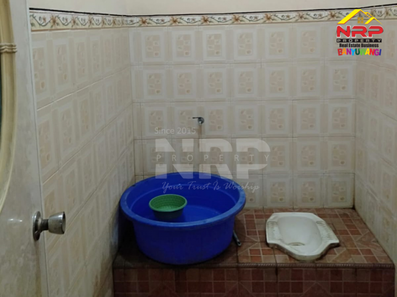 Dijual Rumah Full Furniture di Rogojampi - Banyuwangi Jual rumah di rogojampi banyuwangi  Dijual Rumah Full Furniture di Rogojampi - Banyuwangi
100 Meter dari Jl. Raya Rogojampi. Akses Jln Roda 2&nbsp;

Luas Tanah : 313 M2
Luas Bangunan : +/- NRP BANYUWANGI