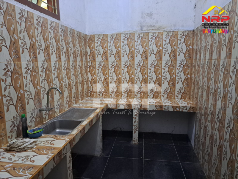 Dijual Rumah + Gudang di Secang, Kalipuro - Banyuwangi   Dijual Rumah + Gudang di Secang, Kalipuro - Banyuwangi   Dijual Rumah + Gudang di Secang, Kalipuro - Banyuwangi&nbsp;&nbsp;
85 Meter dari Jl Surabaya Secang.&nbsp;

Luas Tanah : 2.272 M2&nbsp;
Luas Bangunan : 500 NRP BANYUWANGI