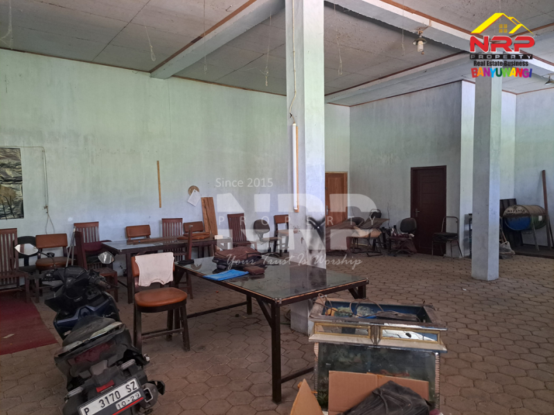 Dijual Rumah + Gudang di Secang, Kalipuro - Banyuwangi   Dijual Rumah + Gudang di Secang, Kalipuro - Banyuwangi   Dijual Rumah + Gudang di Secang, Kalipuro - Banyuwangi&nbsp;&nbsp;
85 Meter dari Jl Surabaya Secang.&nbsp;

Luas Tanah : 2.272 M2&nbsp;
Luas Bangunan : 500 NRP BANYUWANGI