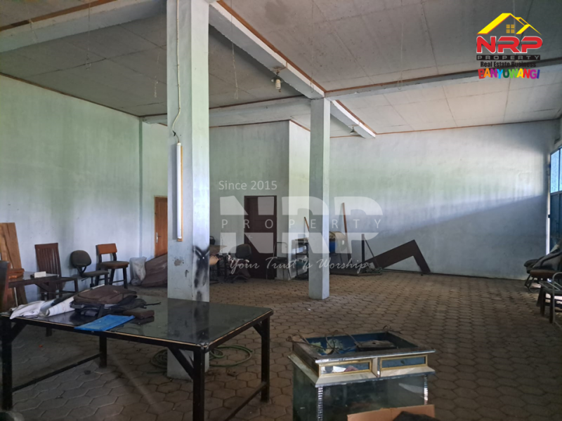 Dijual Rumah + Gudang di Secang, Kalipuro - Banyuwangi   Dijual Rumah + Gudang di Secang, Kalipuro - Banyuwangi   Dijual Rumah + Gudang di Secang, Kalipuro - Banyuwangi&nbsp;&nbsp;
85 Meter dari Jl Surabaya Secang.&nbsp;

Luas Tanah : 2.272 M2&nbsp;
Luas Bangunan : 500 NRP BANYUWANGI