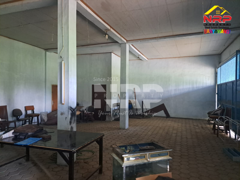 Dijual Rumah + Gudang di Secang, Kalipuro - Banyuwangi   Dijual Rumah + Gudang di Secang, Kalipuro - Banyuwangi   Dijual Rumah + Gudang di Secang, Kalipuro - Banyuwangi&nbsp;&nbsp;
85 Meter dari Jl Surabaya Secang.&nbsp;

Luas Tanah : 2.272 M2&nbsp;
Luas Bangunan : 500 NRP BANYUWANGI