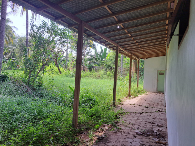 Dijual Rumah + Gudang di Secang, Kalipuro - Banyuwangi   Dijual Rumah + Gudang di Secang, Kalipuro - Banyuwangi   Dijual Rumah + Gudang di Secang, Kalipuro - Banyuwangi&nbsp;&nbsp;
85 Meter dari Jl Surabaya Secang.&nbsp;

Luas Tanah : 2.272 M2&nbsp;
Luas Bangunan : 500 NRP BANYUWANGI