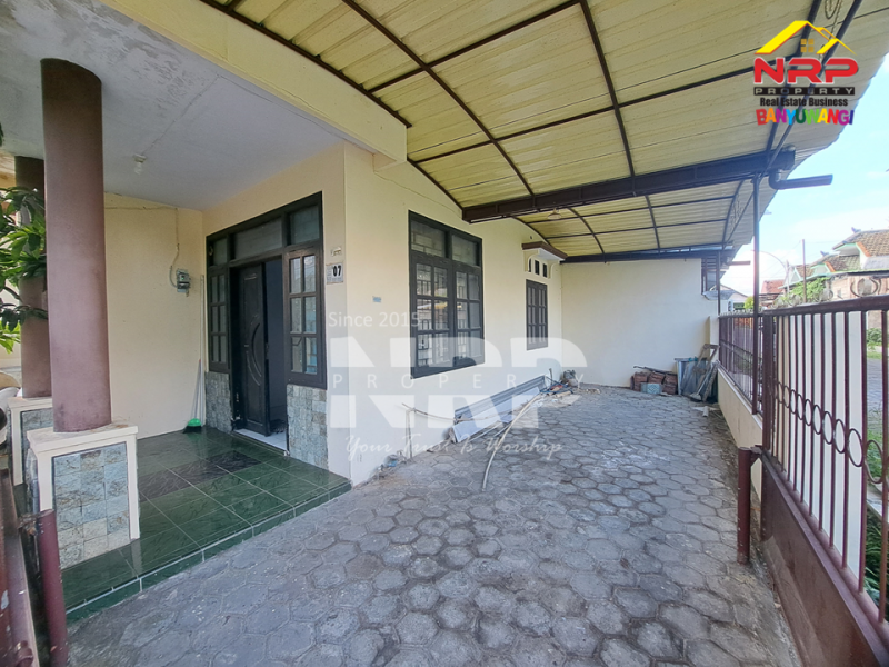Dijual Rumah Hook 2 Lantai di Banyuwangi Kota.  Dijual Rumah Hook 2 Lantai di Banyuwangi Kota.  Dijual Rumah Hook 2 Lantai di Banyuwangi Kota.&nbsp;
Cocok untuk hunian keluarga atau investasi passive income di Kebalenan - Banyuwangi&nbsp;
Lokasi tenang, NRP BANYUWANGI
