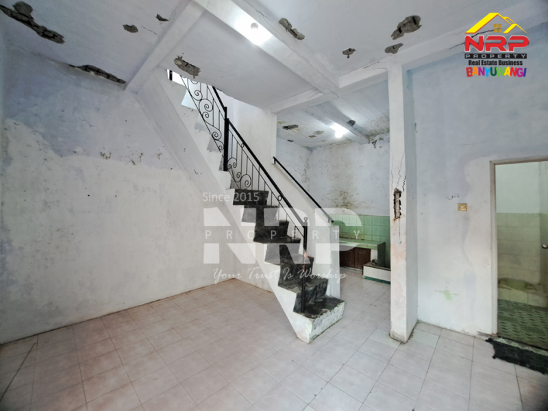 Dijual Rumah Hook 2 Lantai di Banyuwangi Kota.  Dijual Rumah Hook 2 Lantai di Banyuwangi Kota.  Dijual Rumah Hook 2 Lantai di Banyuwangi Kota.&nbsp;
Cocok untuk hunian keluarga atau investasi passive income di Kebalenan - Banyuwangi&nbsp;
Lokasi tenang, NRP BANYUWANGI