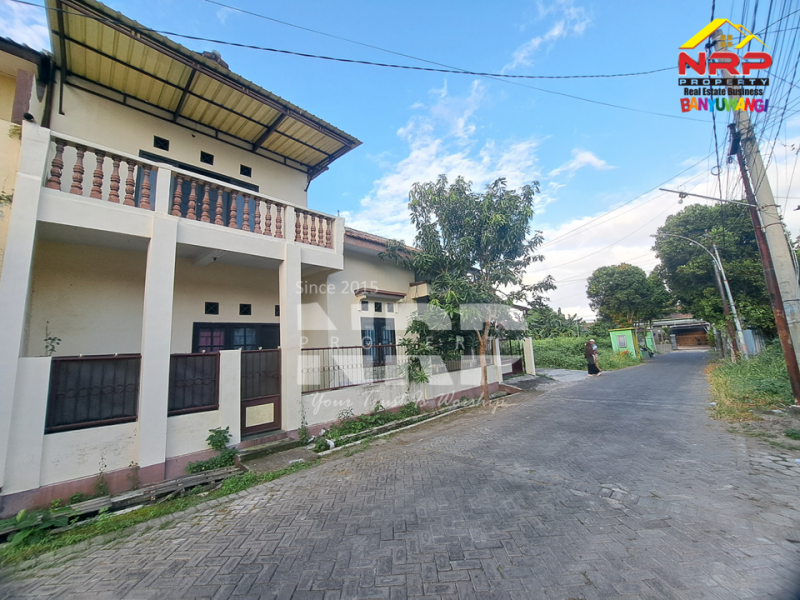 Dijual Rumah Hook 2 Lantai di Banyuwangi Kota.  Dijual Rumah Hook 2 Lantai di Banyuwangi Kota.  Dijual Rumah Hook 2 Lantai di Banyuwangi Kota.&nbsp;
Cocok untuk hunian keluarga atau investasi passive income di Kebalenan - Banyuwangi&nbsp;
Lokasi tenang, NRP BANYUWANGI