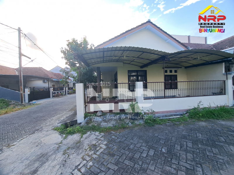 Dijual Rumah Hook 2 Lantai di Banyuwangi Kota.  Dijual Rumah Hook 2 Lantai di Banyuwangi Kota.  Dijual Rumah Hook 2 Lantai di Banyuwangi Kota.&nbsp;
Cocok untuk hunian keluarga atau investasi passive income di Kebalenan - Banyuwangi&nbsp;
Lokasi tenang, NRP BANYUWANGI