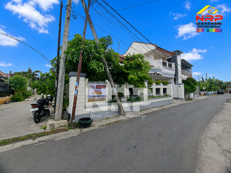 Dijual Rumah Hook 2 lantai Klasik di Banyuwangi Kota  Dijual Rumah Hook 2 lantai Klasik di Banyuwangi Kota  Dijual Rumah Hook 2 lantai Klasik di Banyuwangi Kota&nbsp;
Dekat fasilitas kesehatan, Kampus ternama dan Kantor Pemerintahan&nbsp;
Cocok Untuk NRP BANYUWANGI