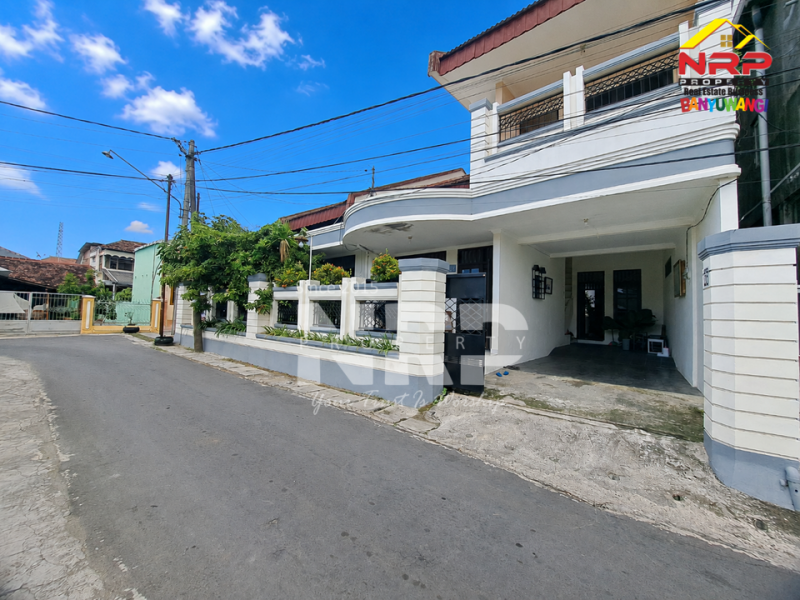 Dijual Rumah Hook 2 lantai Klasik di Banyuwangi Kota  Dijual Rumah Hook 2 lantai Klasik di Banyuwangi Kota  Dijual Rumah Hook 2 lantai Klasik di Banyuwangi Kota&nbsp;
Dekat fasilitas kesehatan, Kampus ternama dan Kantor Pemerintahan&nbsp;
Cocok Untuk NRP BANYUWANGI