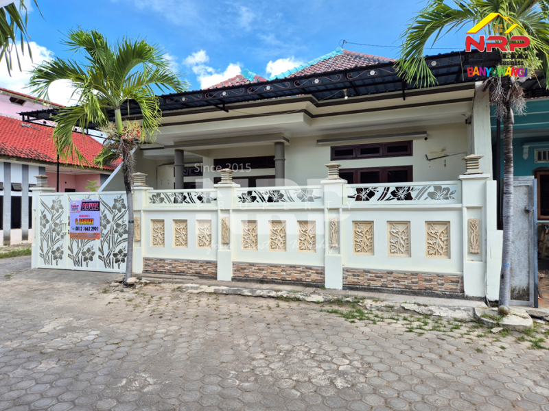 Dijual rumah hook dan luas  di Karangrejo Banyuwangi  Jual rumah murah hook banyuwangi kota  ???? Nikmati kenyamanan rumah hook dengan sirkulasi udara lebih baik dan privasi maksimal.&nbsp;
Hunian ideal untuk keluarga tercinta! Terletak di kawasan NRP BANYUWANGI