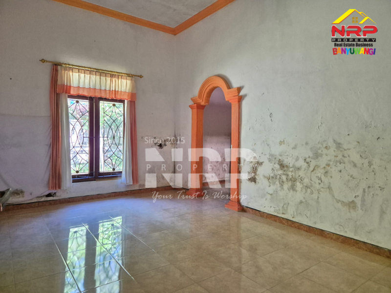 DIJUAL RUMAH HOOK DI SOBO, LUAS DAN PUNYA TAMAN PRIBADI! Dijual Rumah dan Tanah di Sobo Banyuwangi  RUMAH HOOK DI SOBO, LUAS DAN PUNYA TAMAN PRIBADI!
Jarang ada rumah yang menawarkan ruang lebih untuk keluarga sekaligus area hijau yang nyaman untuk NRP BANYUWANGI