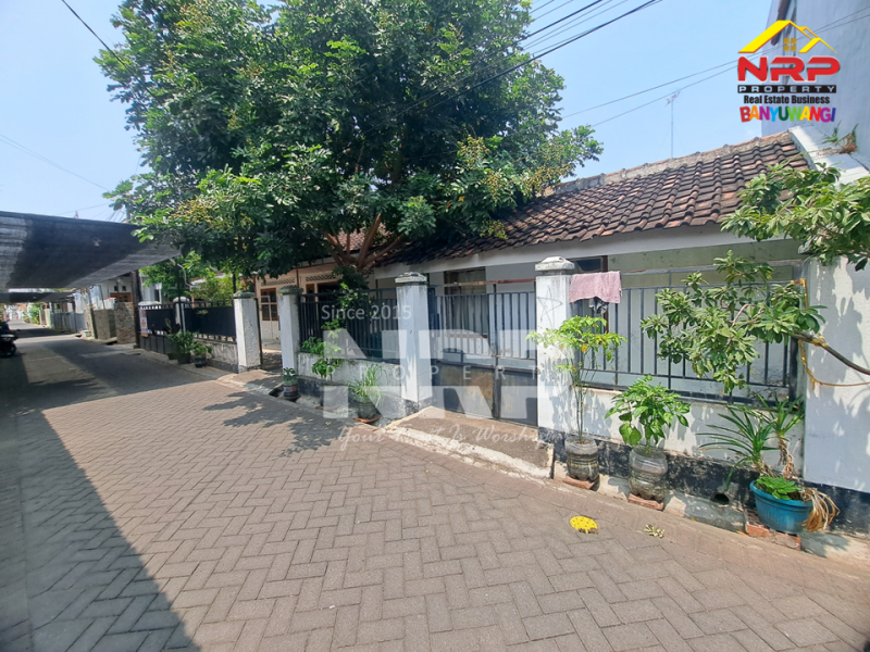 Dijual Rumah Hook di Tamanbaru - Banyuwangi  Dijual Rumah Hook di Tamanbaru - Banyuwangi  Dijual Rumah Hook di Tamanbaru - Banyuwangi&nbsp;
Lingkungan strategis, Berada di Pusat Perkantoran dan Perbelanjaan Banyuwangi.&nbsp;
Akses Jalan Roda NRP BANYUWANGI