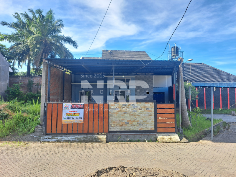 Dijual Rumah Hook Murah di Tamanbaru – Banyuwangi  Dijual Rumah Hook Murah di Tamanbaru – Banyuwangi Jarang Ada! Dijual Rumah Hook Murah di Tamanbaru &ndash; Banyuwangi Jarang Ada!
Posisi sudut, lebih luas & lebih terang. Lokasi favorit, akses ke mana-mana NRP BANYUWANGI