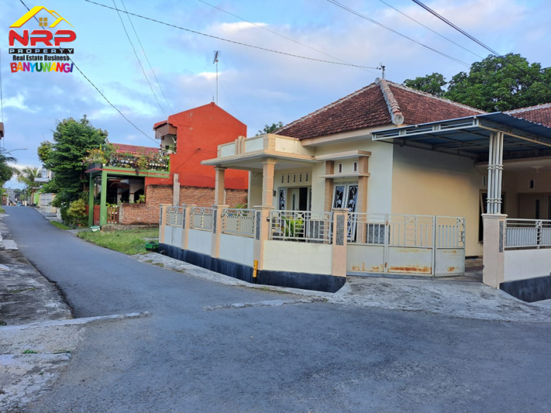 Dijual Rumah Hook Pojok 250 Meter dari JL. Adi Sucipto - Banyuwangi  Dijual Rumah Hook Pojok 250 Meter dari JL. Adi Sucipto - Banyuwangi  Dijual Rumah Hook Pojok 250 Meter dari JL. Adi Sucipto - Banyuwangi&nbsp;
Hunian dengan Premium Location di Pusat Kota Banyuwangi
Dekat dengan Fasilitas NRP BANYUWANGI