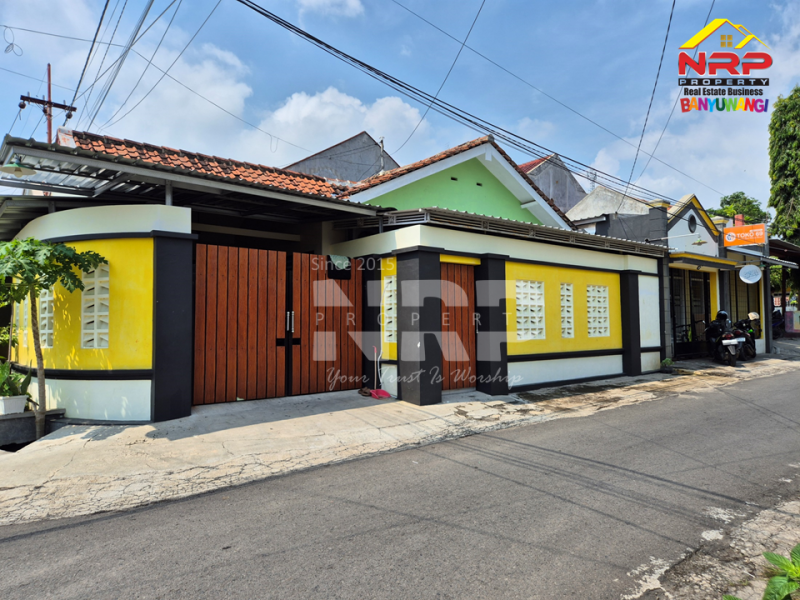Dijual Rumah Hook Sangat Strategis di Tamanbaru , Banyuwangi  Dijual Rumah Hook Sangat Strategis di Tamanbaru , Banyuwangi  Dijual Rumah Hook Sangat Strategis di Tamanbaru , Banyuwangi&nbsp;
Sudah ada ruang usahanya, Cocok untuk toko, minimart, warung dll&nbsp;
Dekat dengan NRP BANYUWANGI