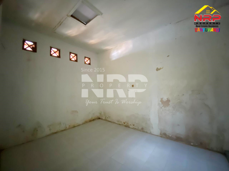 Dijual Rumah Klasik 1,5 Lantai Sangat Strategis di Tamanbaru , Banyuwangi  Dijual Rumah Klasik 1,5 Lantai Sangat Strategis di Tamanbaru , Banyuwangi  Dijual Rumah Klasik 1,5 Lantai Sangat Strategis di Tamanbaru , Banyuwangi&nbsp;
Dekat dengan Fasilitas Pendidikan, Perbelanjaan dan kantor dinas NRP BANYUWANGI