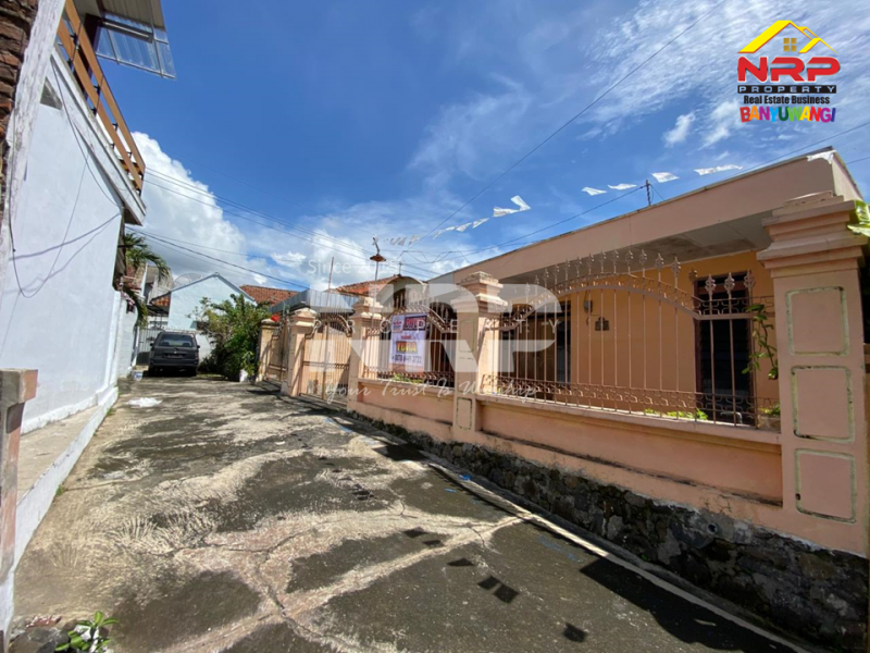Dijual Rumah Klasik 1,5 Lantai Sangat Strategis di Tamanbaru , Banyuwangi  Dijual Rumah Klasik 1,5 Lantai Sangat Strategis di Tamanbaru , Banyuwangi  Dijual Rumah Klasik 1,5 Lantai Sangat Strategis di Tamanbaru , Banyuwangi&nbsp;
Dekat dengan Fasilitas Pendidikan, Perbelanjaan dan kantor dinas NRP BANYUWANGI