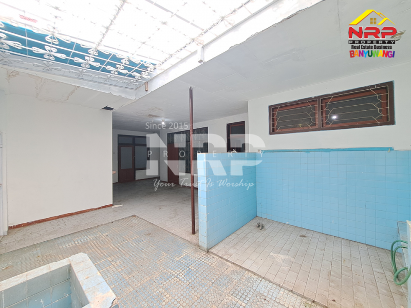 DIJUAL RUMAH KLASIK DI PENGANJURAN BANYUWANGI DIJUAL RUMAH KLASIK DI PENGANJURAN BANYUWANGI DIJUAL RUMAH KLASIK DI PENGANJURAN BANYUWANGI
Rumah bergaya klasik tengah kota, berada di kawasan tenang dan nyaman di pusat Banyuwangi.
Cocok untuk hunian NRP BANYUWANGI