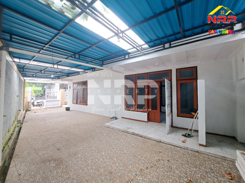 DIJUAL RUMAH KLASIK DI PENGANJURAN BANYUWANGI DIJUAL RUMAH KLASIK DI PENGANJURAN BANYUWANGI DIJUAL RUMAH KLASIK DI PENGANJURAN BANYUWANGI
Rumah bergaya klasik tengah kota, berada di kawasan tenang dan nyaman di pusat Banyuwangi.
Cocok untuk hunian NRP BANYUWANGI