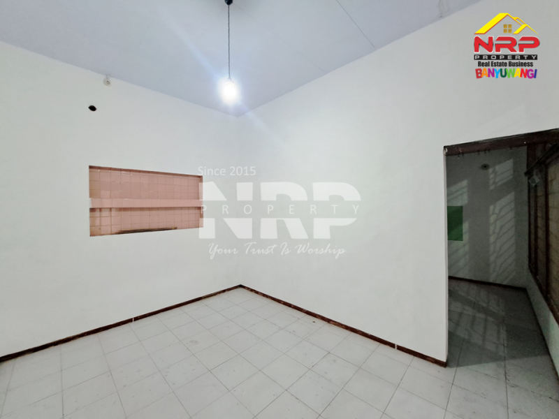 DIJUAL RUMAH KLASIK DI PENGANJURAN BANYUWANGI DIJUAL RUMAH KLASIK DI PENGANJURAN BANYUWANGI DIJUAL RUMAH KLASIK DI PENGANJURAN BANYUWANGI
Rumah bergaya klasik tengah kota, berada di kawasan tenang dan nyaman di pusat Banyuwangi.
Cocok untuk hunian NRP BANYUWANGI