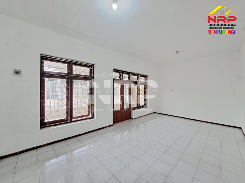 DIJUAL RUMAH KLASIK DI PENGANJURAN BANYUWANGI DIJUAL RUMAH KLASIK DI PENGANJURAN BANYUWANGI DIJUAL RUMAH KLASIK DI PENGANJURAN BANYUWANGI
Rumah bergaya klasik tengah kota, berada di kawasan tenang dan nyaman di pusat Banyuwangi.
Cocok untuk hunian NRP BANYUWANGI
