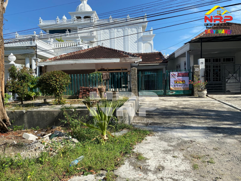 Dijual Rumah Klasik di Singotrunan Banyuwangi.  Dijual Rumah Klasik di Singotrunan Banyuwangi.  Dijual Rumah Klasik di Singotrunan Banyuwangi.&nbsp;
Dekat dengan fasilitas pendidikan dan perkantoran, Akses Jl. Sangat Lebar&nbsp;
Cocok untuk passive NRP BANYUWANGI
