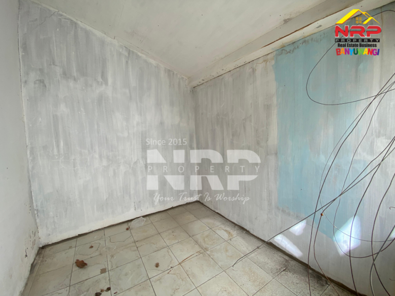 Dijual Rumah Klasik di Singotrunan Banyuwangi.  Dijual Rumah Klasik di Singotrunan Banyuwangi.  Dijual Rumah Klasik di Singotrunan Banyuwangi.&nbsp;
Dekat dengan fasilitas pendidikan dan perkantoran, Akses Jl. Sangat Lebar&nbsp;
Cocok untuk passive NRP BANYUWANGI