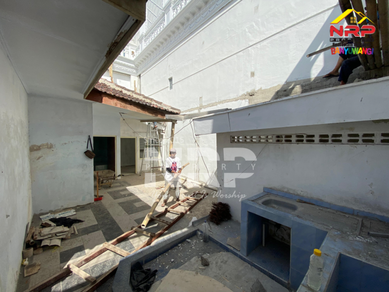 Dijual Rumah Klasik di Singotrunan Banyuwangi.  Dijual Rumah Klasik di Singotrunan Banyuwangi.  Dijual Rumah Klasik di Singotrunan Banyuwangi.&nbsp;
Dekat dengan fasilitas pendidikan dan perkantoran, Akses Jl. Sangat Lebar&nbsp;
Cocok untuk passive NRP BANYUWANGI