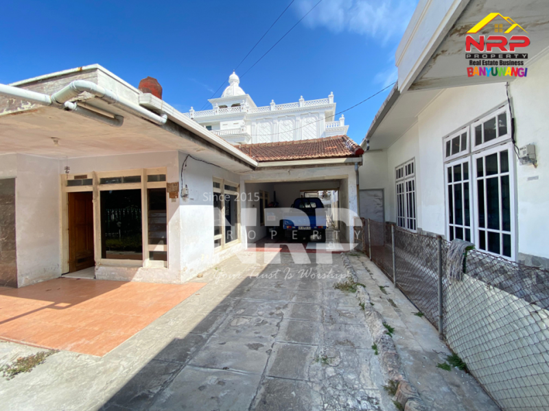 Dijual Rumah Klasik di Singotrunan Banyuwangi.  Dijual Rumah Klasik di Singotrunan Banyuwangi.  Dijual Rumah Klasik di Singotrunan Banyuwangi.&nbsp;
Dekat dengan fasilitas pendidikan dan perkantoran, Akses Jl. Sangat Lebar&nbsp;
Cocok untuk passive NRP BANYUWANGI