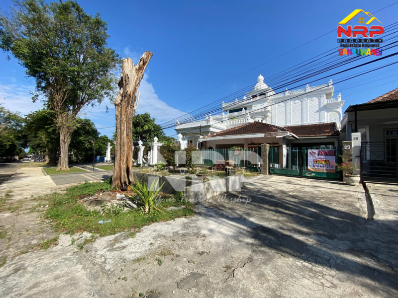 Dijual Rumah Klasik di Singotrunan Banyuwangi.  Dijual Rumah Klasik di Singotrunan Banyuwangi.  Dijual Rumah Klasik di Singotrunan Banyuwangi.&nbsp;
Dekat dengan fasilitas pendidikan dan perkantoran, Akses Jl. Sangat Lebar&nbsp;
Cocok untuk passive NRP BANYUWANGI
