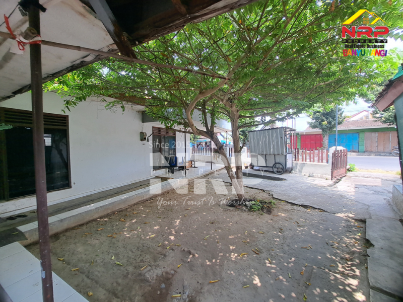 Dijual Rumah Klasik di Tamanbaru - Banyuwangi  Dijual Rumah Klasik di Tamanbaru - Banyuwangi  Dijual Rumah Klasik di Tamanbaru - Banyuwangi&nbsp;
Lokasi Sangat Prospek untuk usaha, kantor, ruang usaha, rumah hunian atau homestay.&nbsp;
Dekat dengan NRP BANYUWANGI