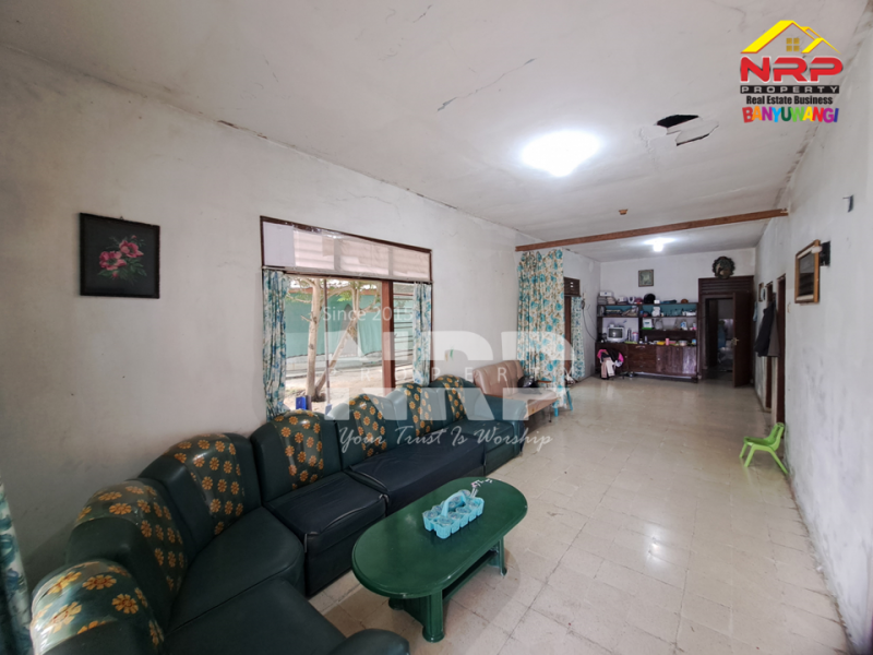 Dijual Rumah Klasik di Tamanbaru - Banyuwangi  Dijual Rumah Klasik di Tamanbaru - Banyuwangi  Dijual Rumah Klasik di Tamanbaru - Banyuwangi&nbsp;
Lokasi Sangat Prospek untuk usaha, kantor, ruang usaha, rumah hunian atau homestay.&nbsp;
Dekat dengan NRP BANYUWANGI