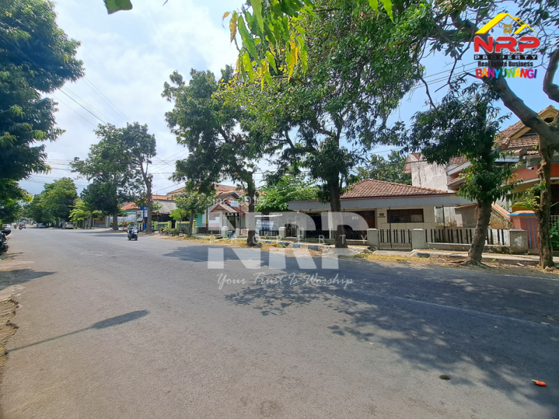Dijual Rumah Klasik di Tamanbaru - Banyuwangi  Dijual Rumah Klasik di Tamanbaru - Banyuwangi  Dijual Rumah Klasik di Tamanbaru - Banyuwangi&nbsp;
Lokasi Sangat Prospek untuk usaha, kantor, ruang usaha, rumah hunian atau homestay.&nbsp;
Dekat dengan NRP BANYUWANGI